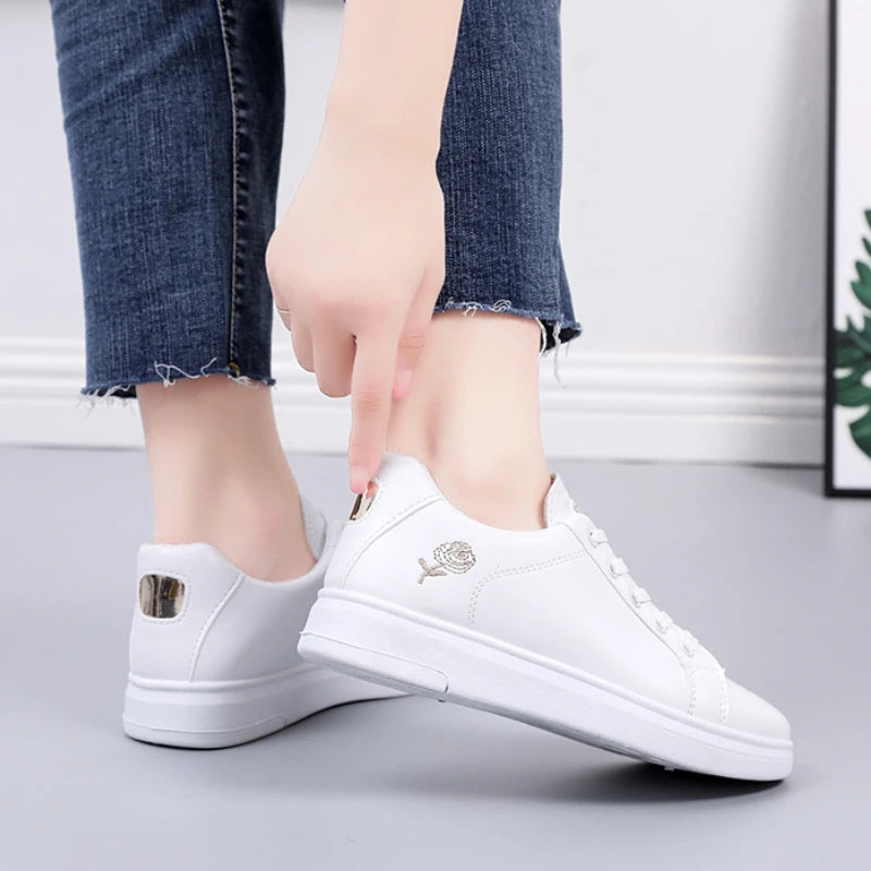 Spring Women Casual Shoes White Breathable Embroidered Flower Lace-Up Women Sneakers Fashion Korean version Women Tennis shoes